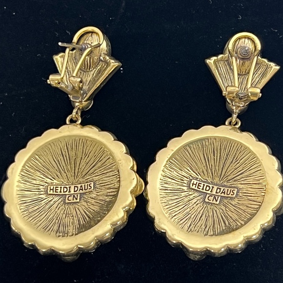 Heidi Daus Newport? White Enamel 3 Pc Jewelry Set Necklace, Earrings, Bracelet - Picture 15 of 15